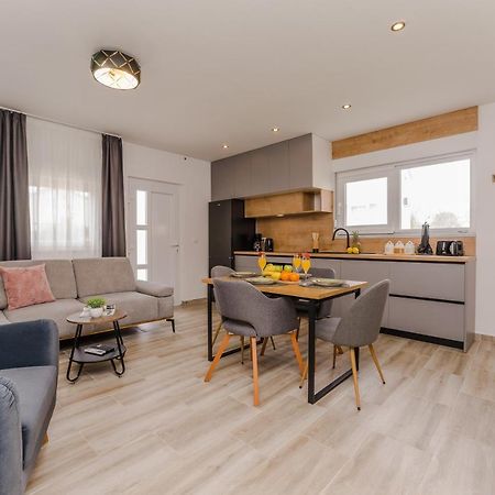 פריבלאקה Apartmani Dmarie מראה חיצוני תמונה
