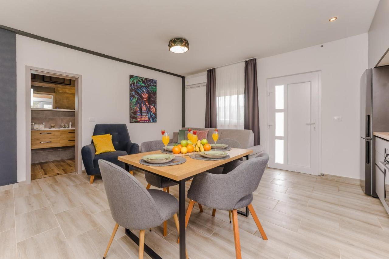 פריבלאקה Apartmani Dmarie מראה חיצוני תמונה